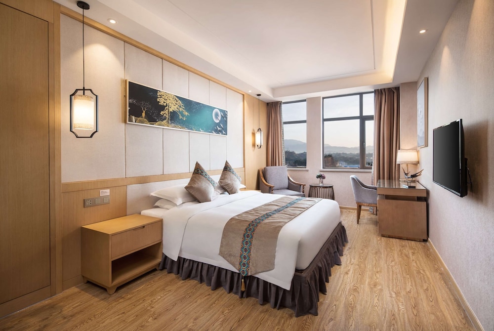 Ramada Plaza By Wyndham Enshi 5/28