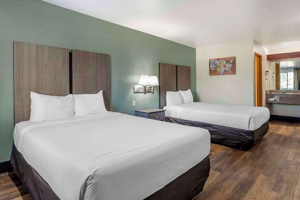 Standard, 2 Queen Beds