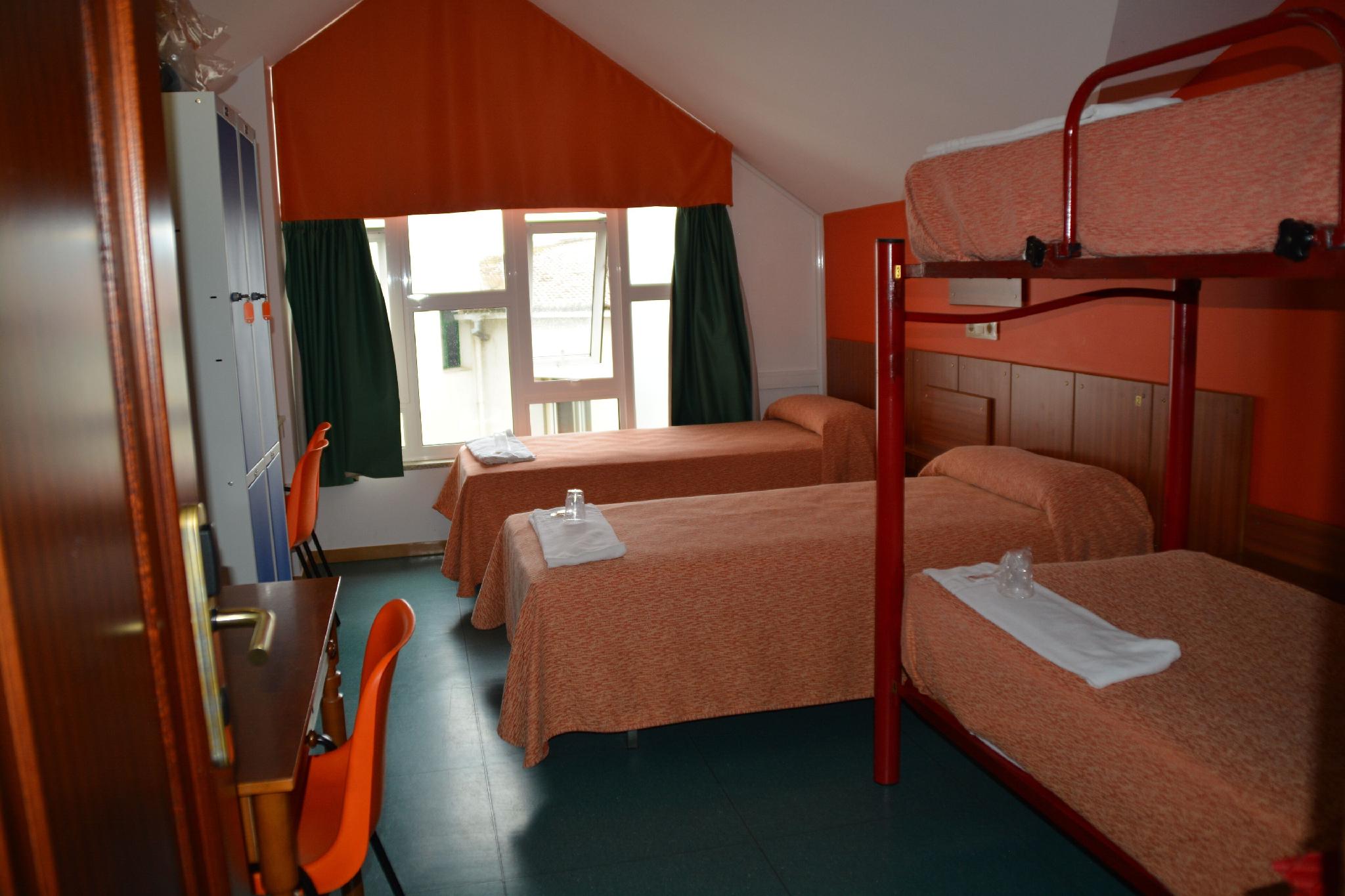 Hotel Albergue La Salle 38/55