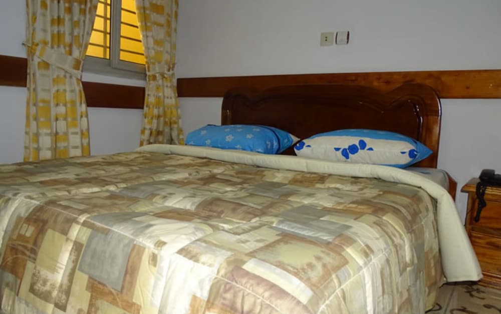 SUITE, QUEEN BED