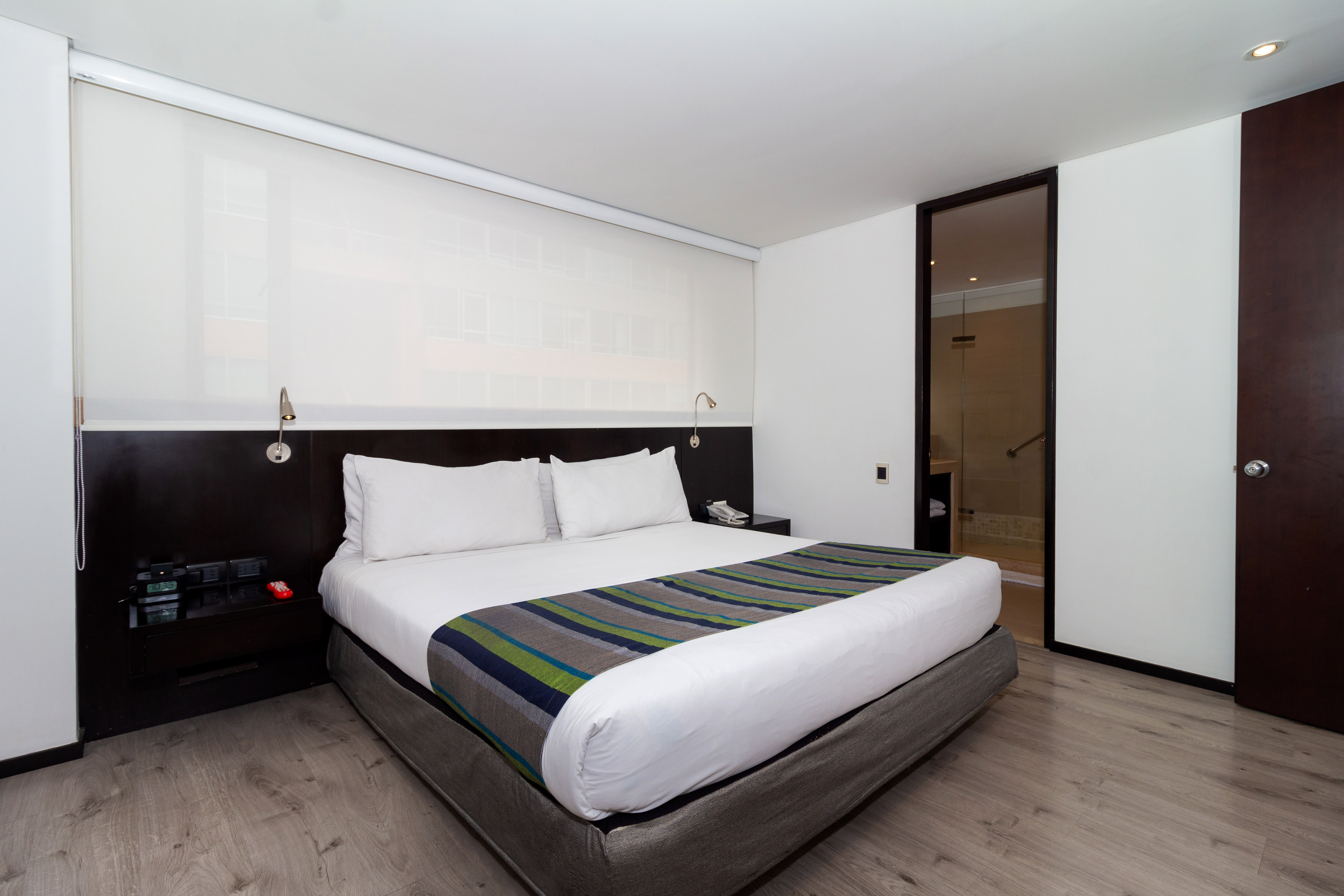 غرفة تنفيذية بسرير مزدوج