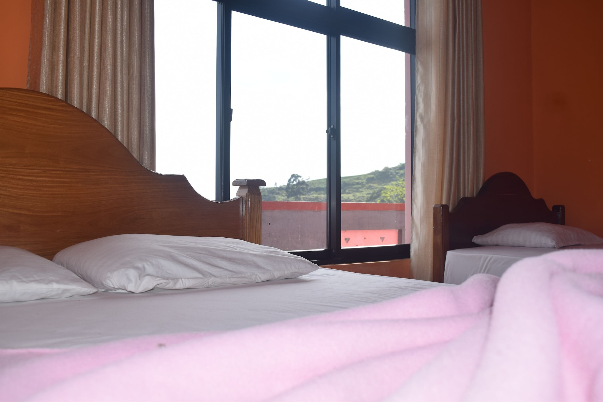 DELUXE, TRIPLE, MULTIPLE BEDS, MOUNTAIN VIEW