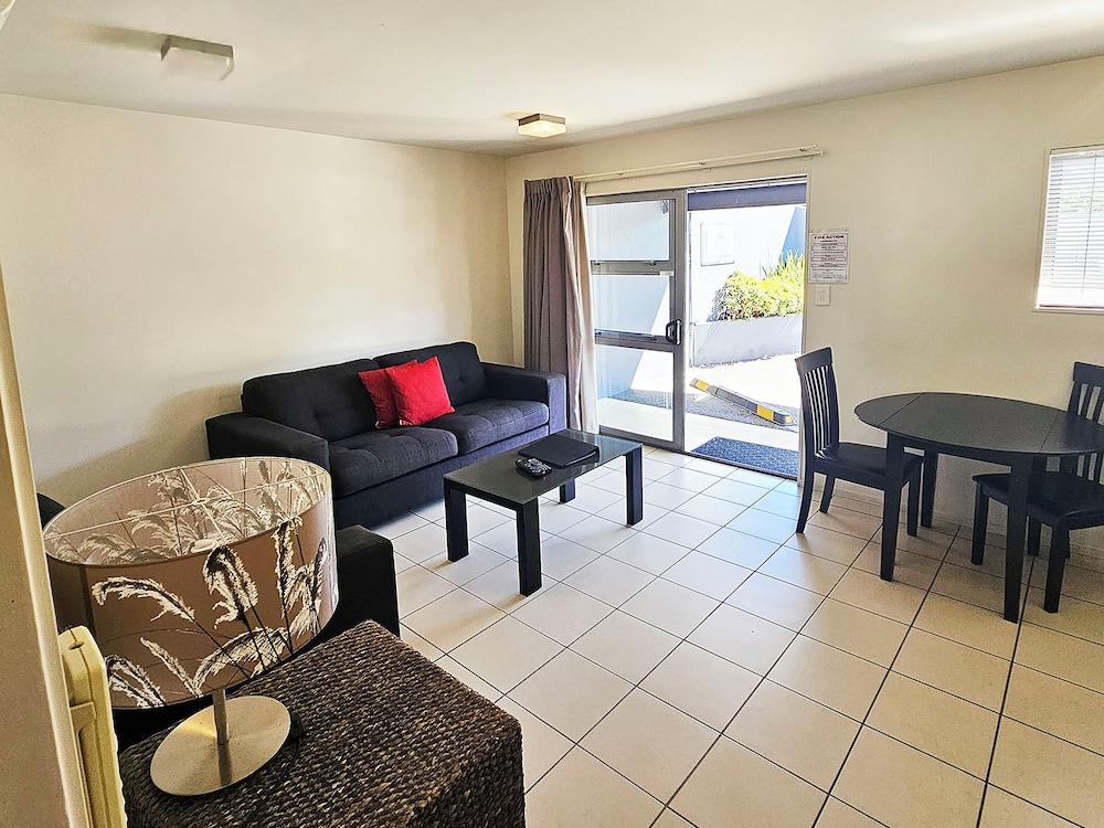 Sea Spray Suites 36/61