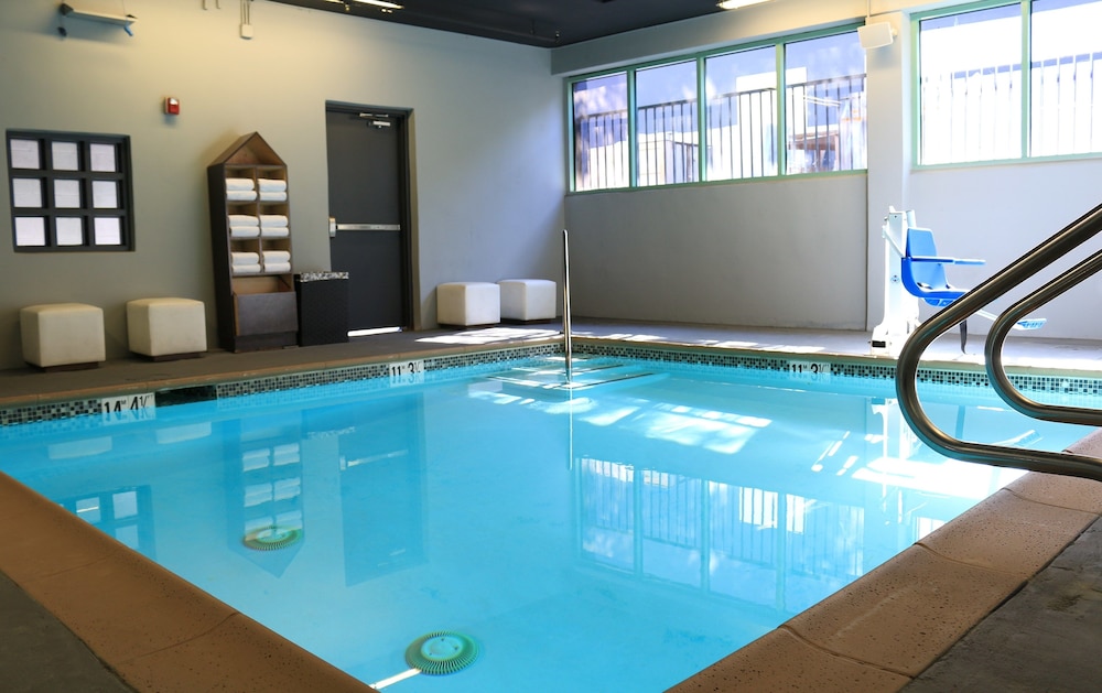 BLVD Hotel and Studios Universal-Hollywood, an Ascend Collection Hotel 47/75
