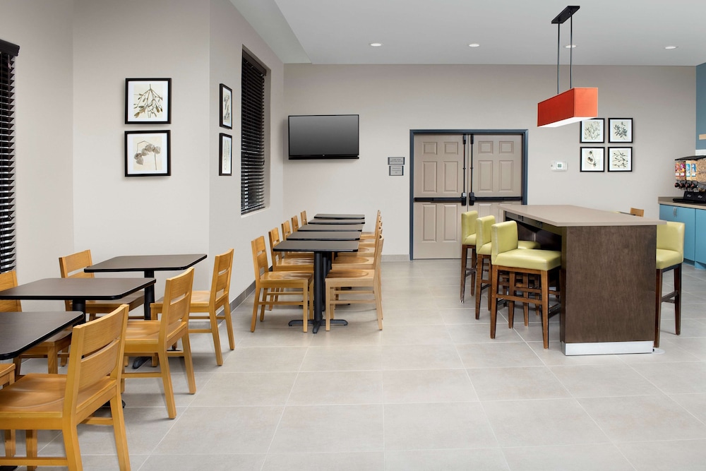 Country Inn & Suites by Radisson, Humble IAH East 26/31