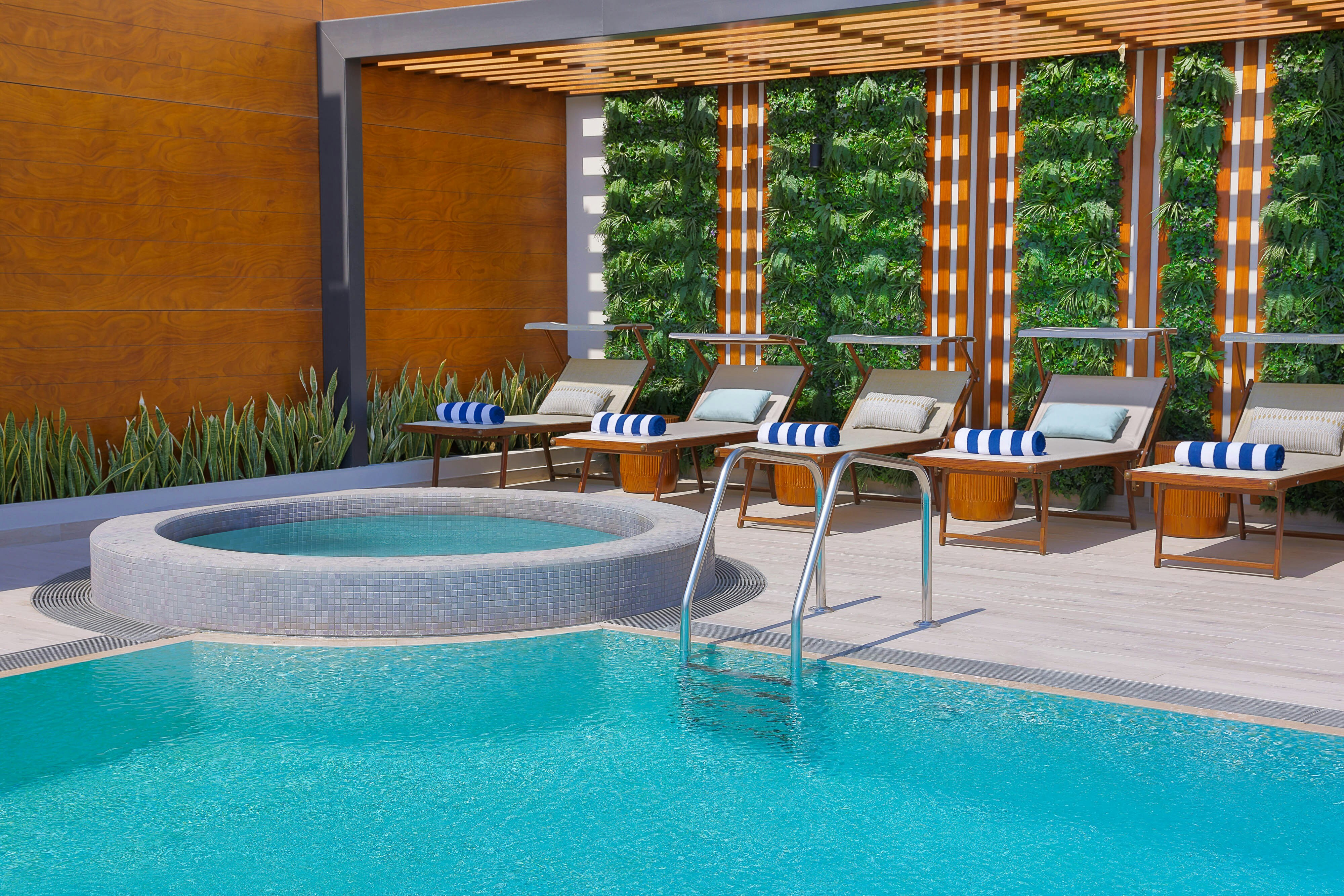 Courtyard by Marriott Culture Village 50/50