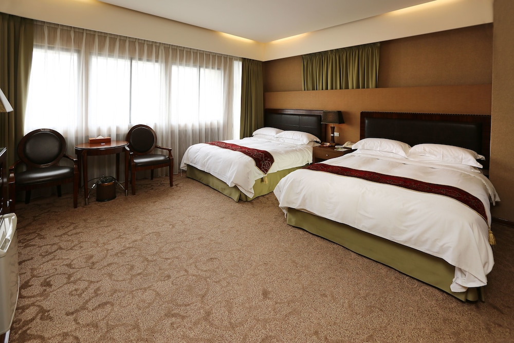 ELITE, QUADRUPLE, 2 DOUBLE BEDS