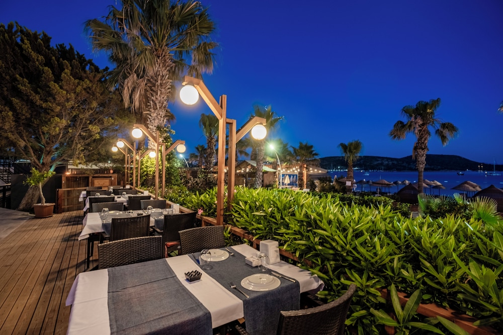 Costa Bitezhan Hotel 57/73