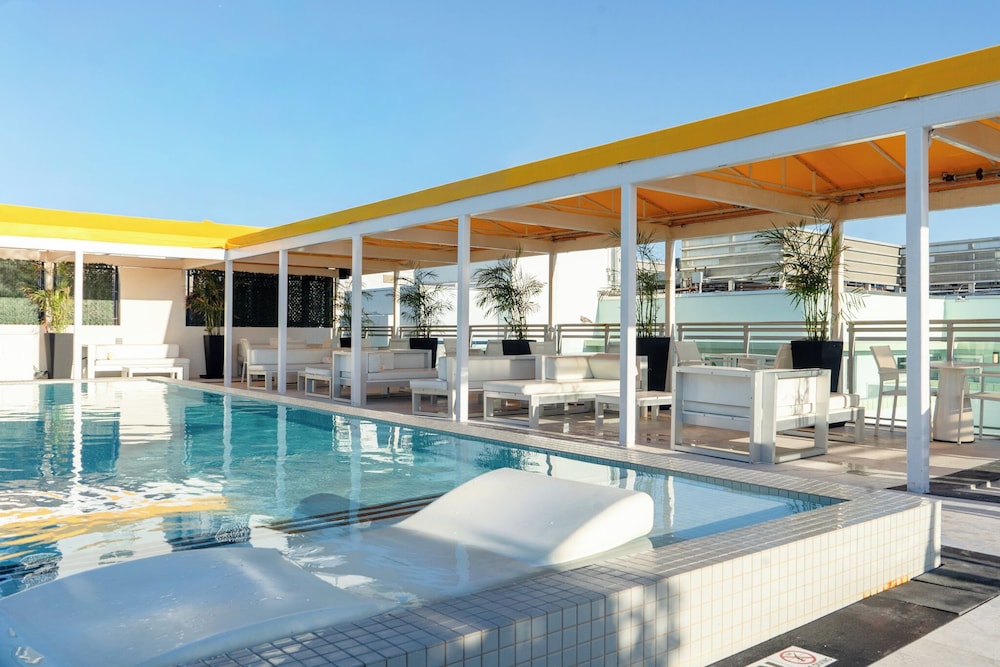 Leslie Hotel Ocean Drive 34/66