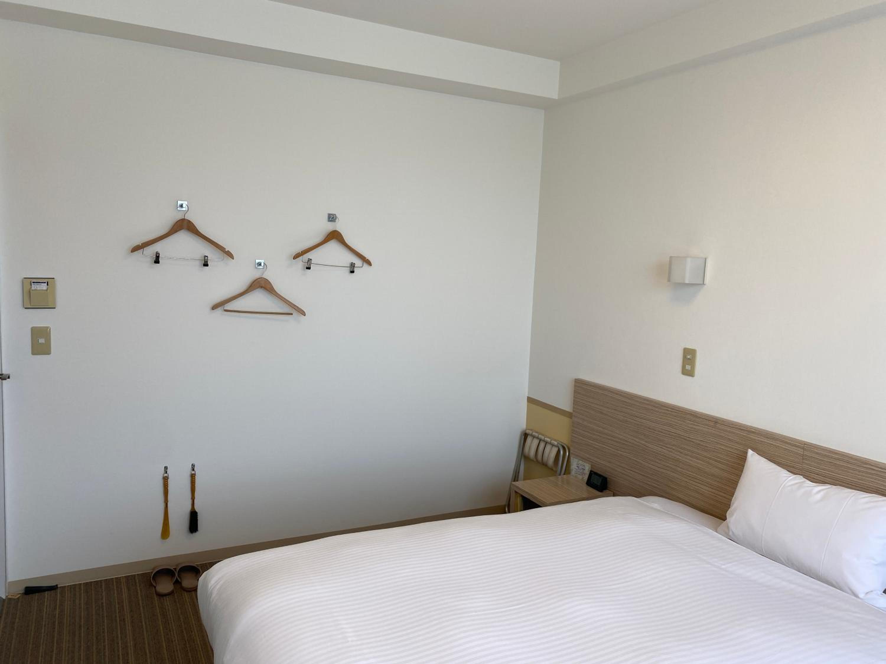 ROOM, DOUBLE BED