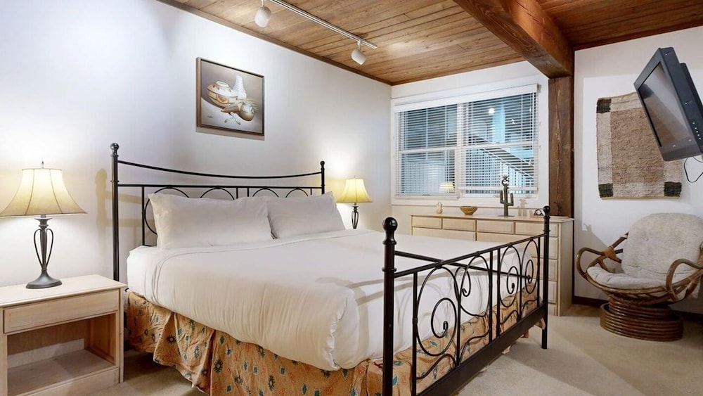 2 Bedrooms, Condo, Summit, King Bed, 3 Beds