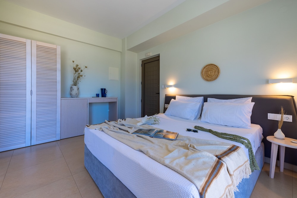 ROOM, DOUBLE BED, SEA VIEW
