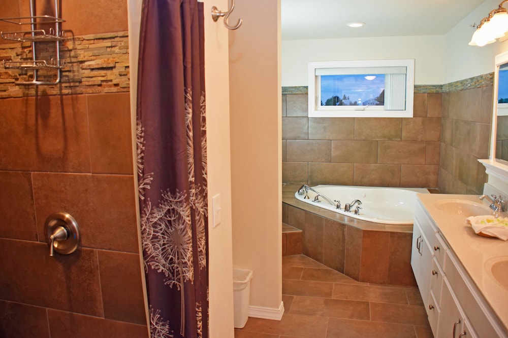 Longliner Lodge and Suites 11/41