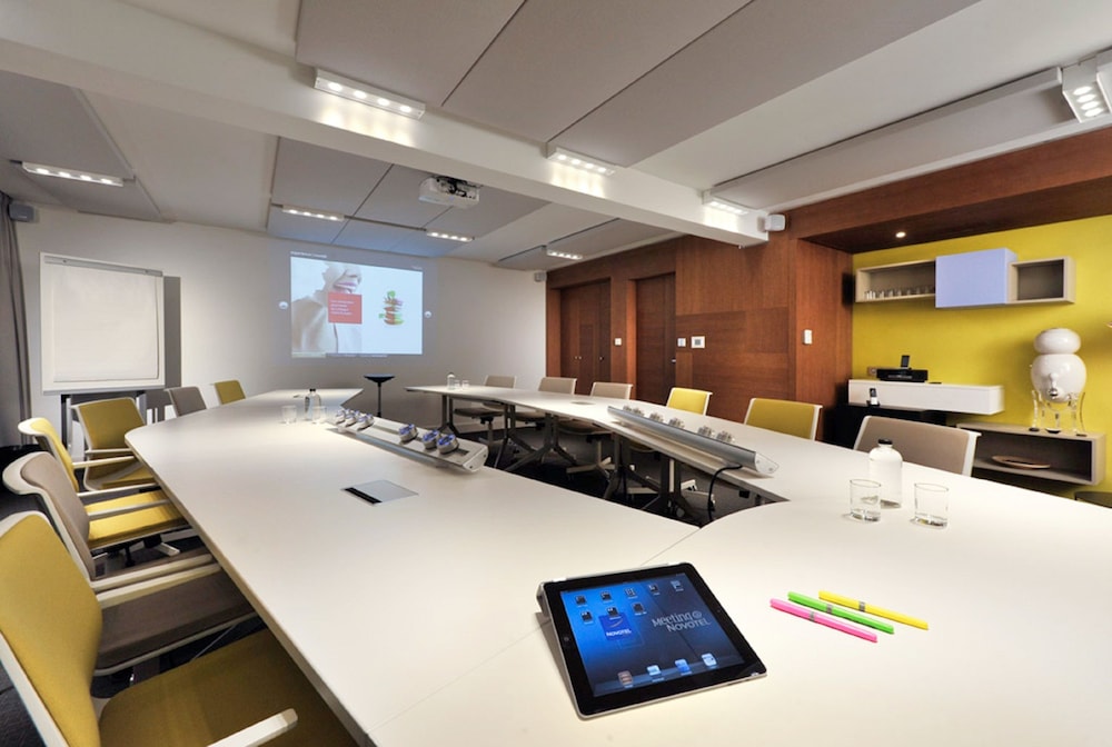 NOVOTEL FONTAINEBLEAU URY 39/51