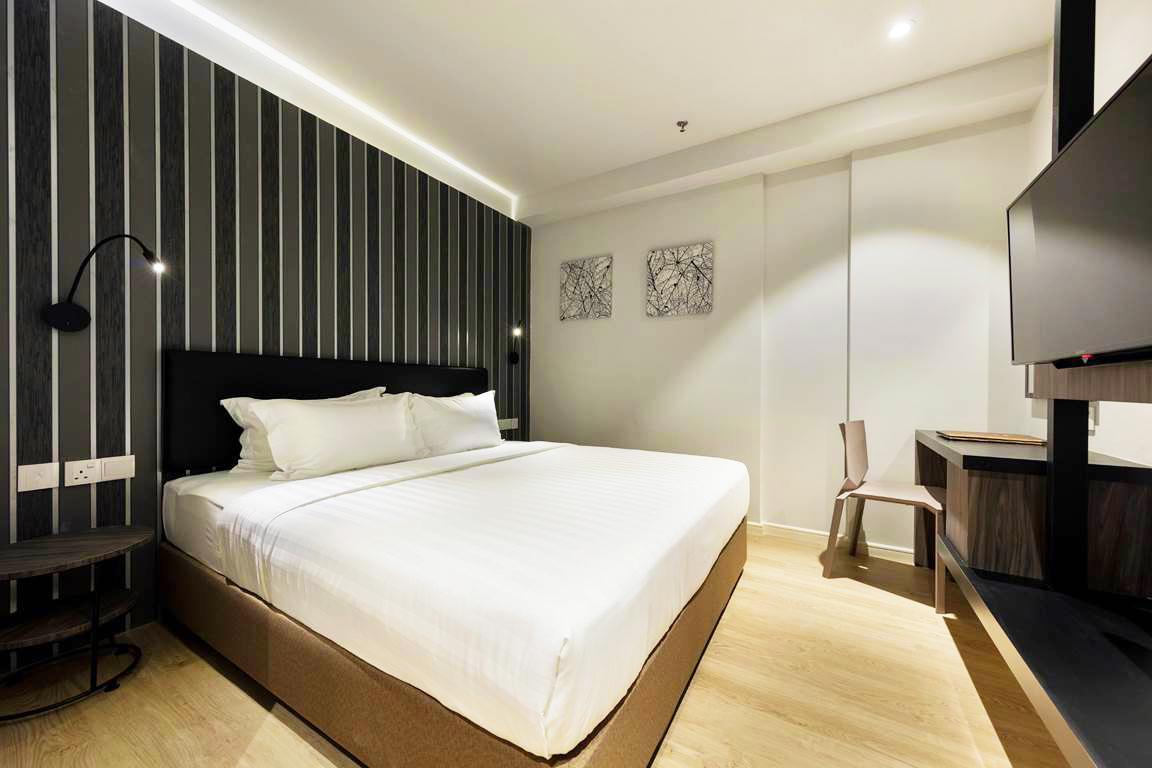 Serene, Suite, King Bed, Sofa