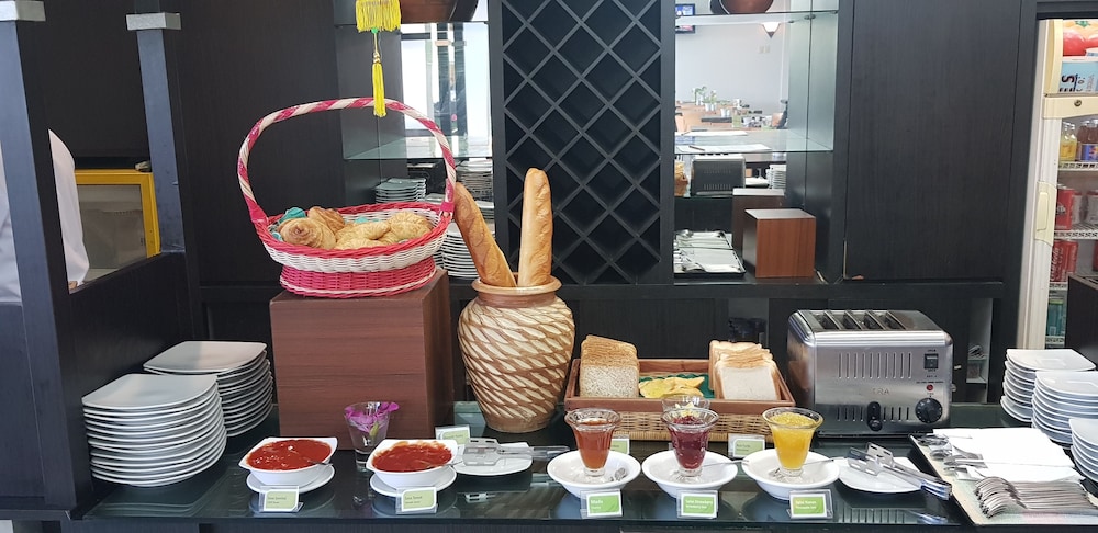 PrimeBiz Hotel Karawang 13/27