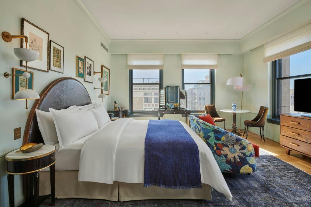 1 Bedroom, Presidential, Suite, King Bed, City View, Top Floor