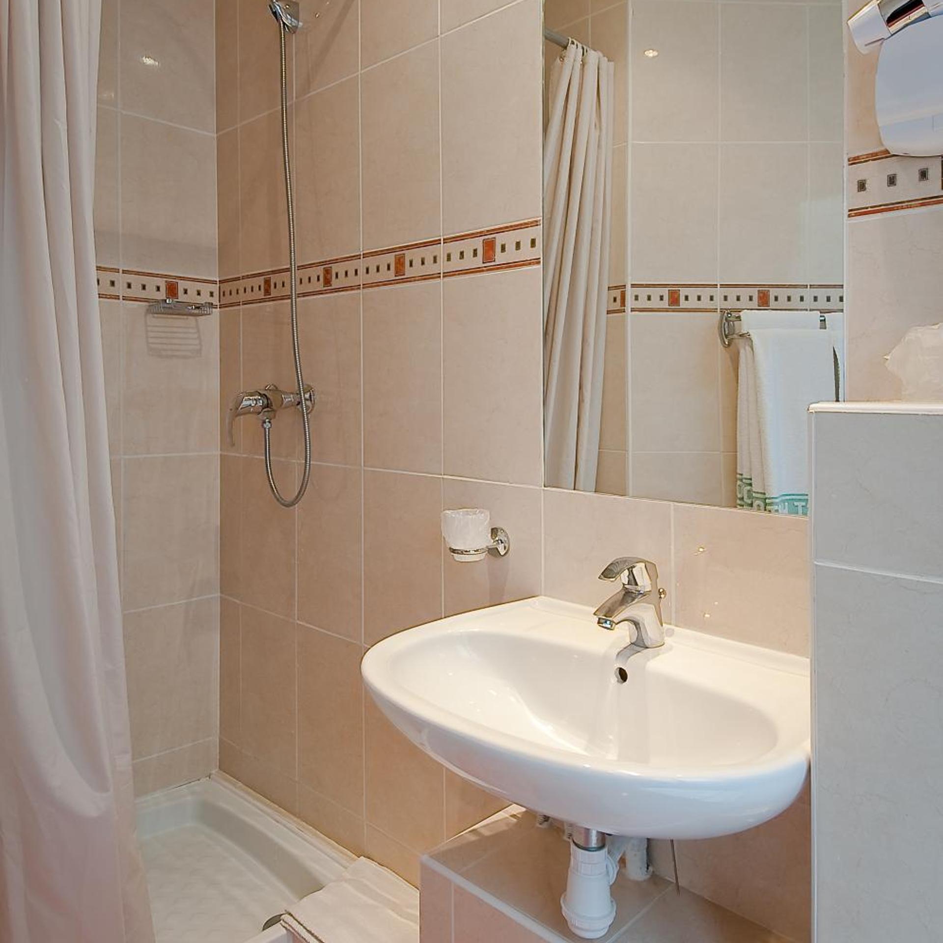 Louest Hotel 42/50