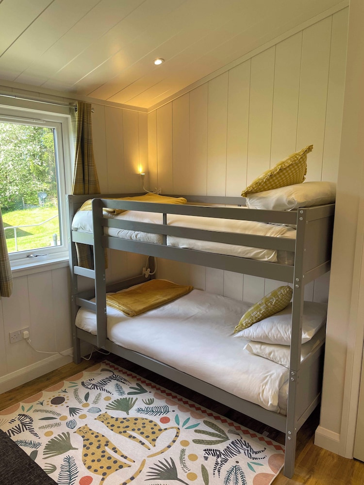 Tayview Lodges 3/50