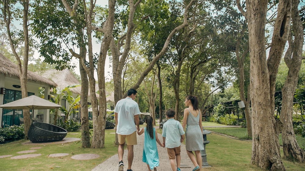 Seava Ho Tram Beach Resort (ex Saigon Ho Coc Beach Seaside Resort and Hotel) 20/40