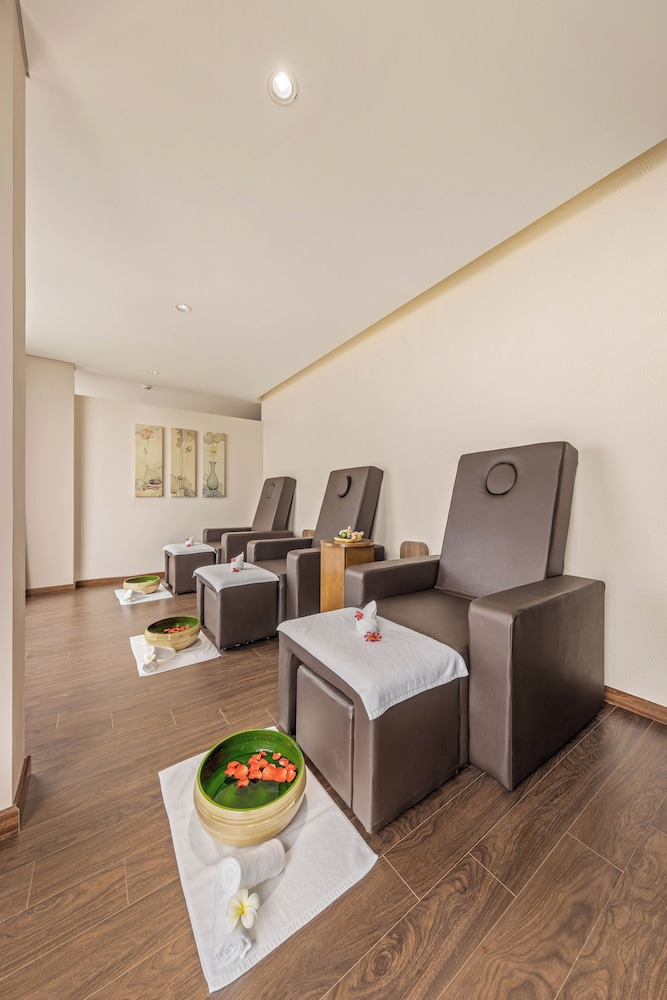 Mangata Beachfront Hotel 27/46