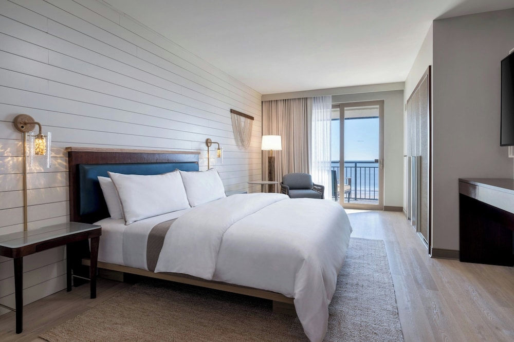 Room, King Bed, Ocean Front, Sofa, Balcony