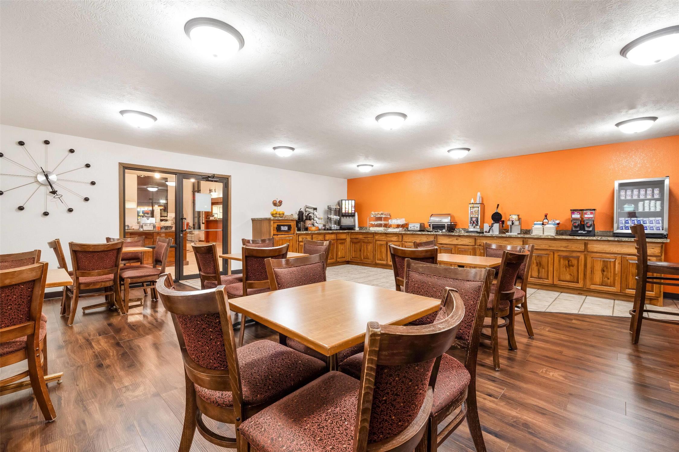 Howard Johnson by Wyndham Oacoma Hotel and Suites 24/31