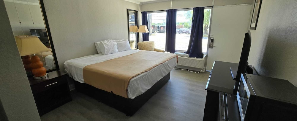 غرفة بسرير كوين، Riverside Inn & Suites by OYO Danville Ceaser Casino 10/10