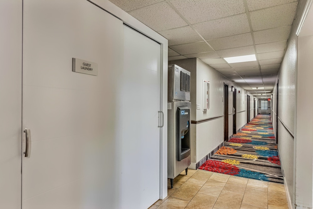 Days Inn by Wyndham Savannah Gateway I-95 21/27