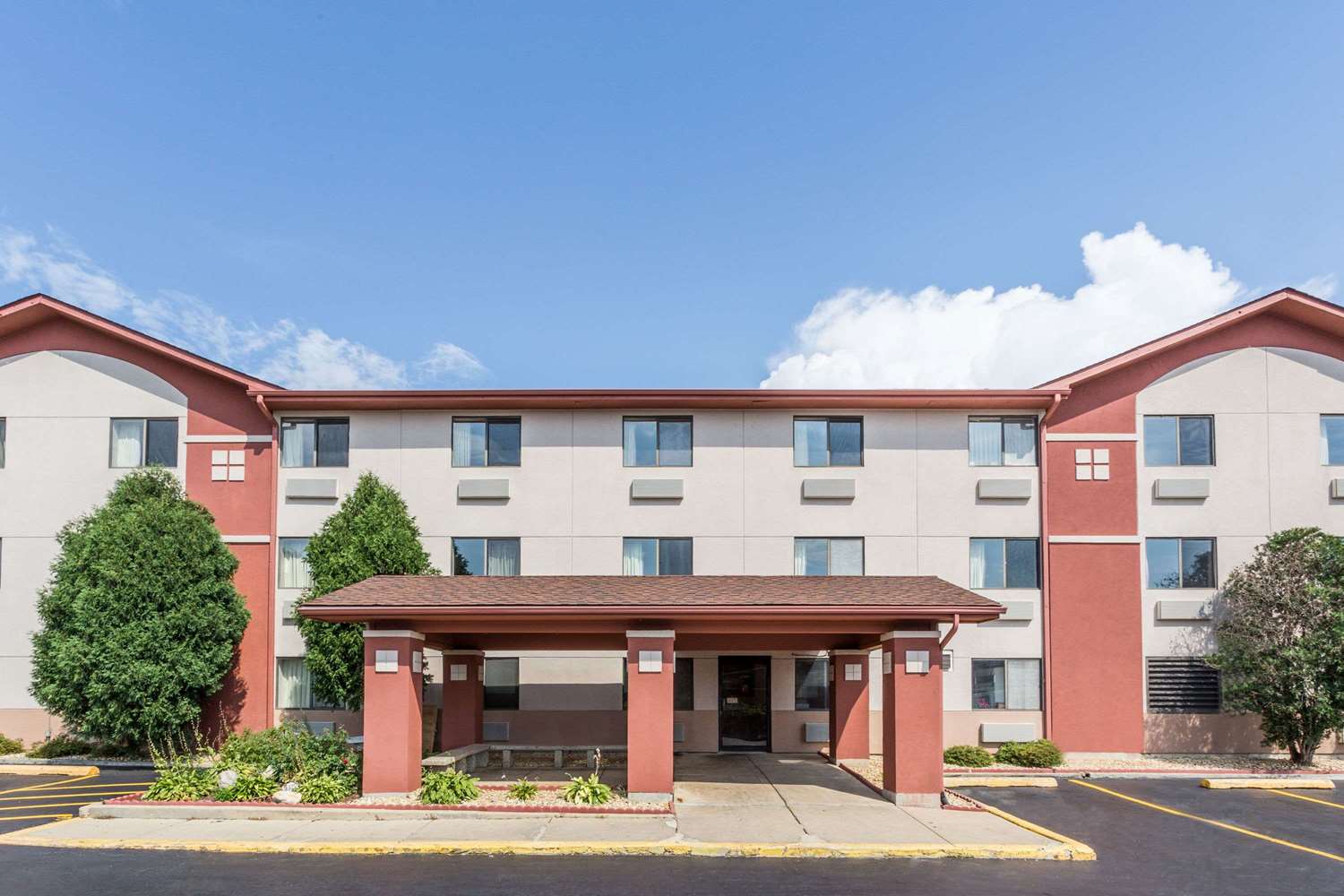 Super 8 By Wyndham St. Charles 1/16