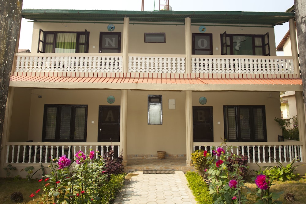 Sauraha Resort 1/50