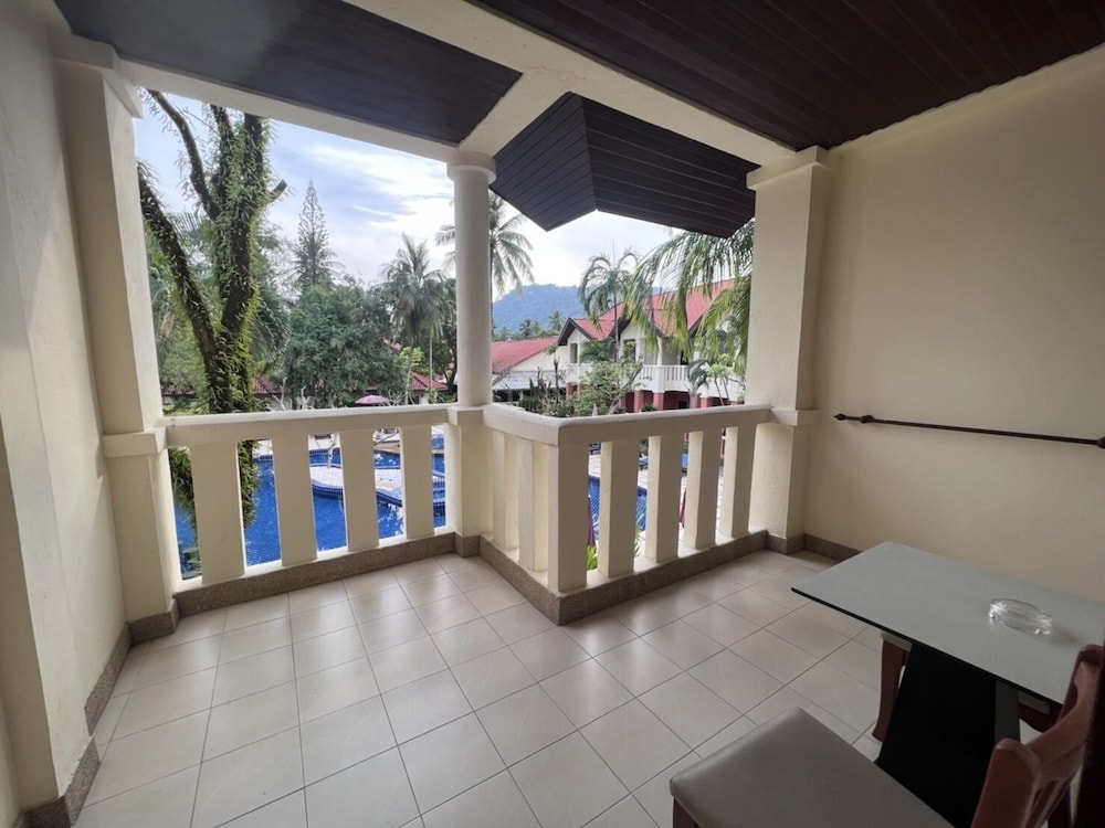 Phuket Leelavadee Hua Ting Resort 20/50