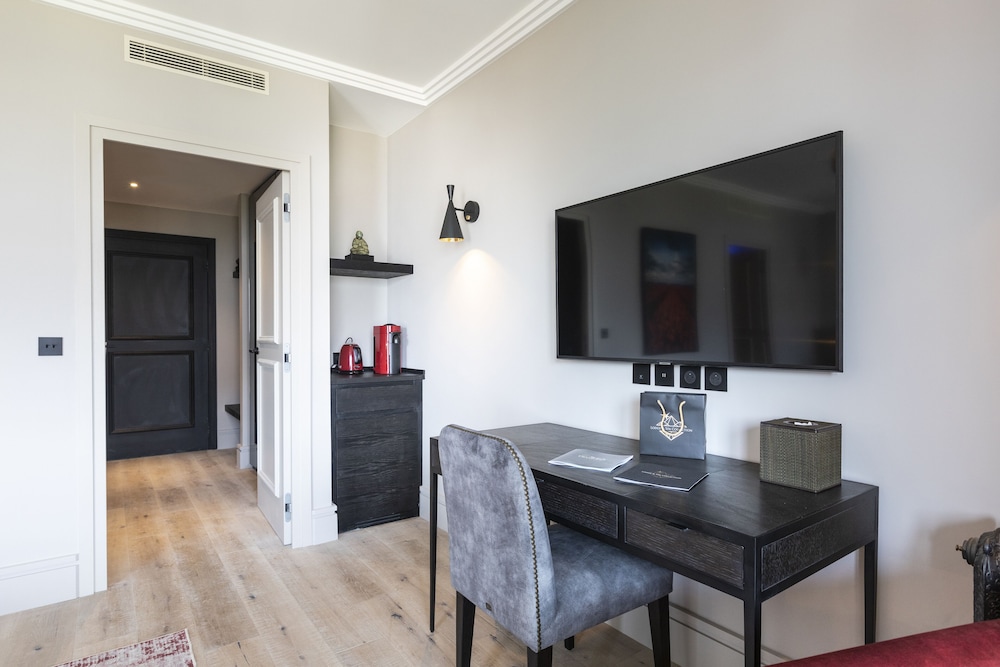 L Incomparable Hotel 48/64
