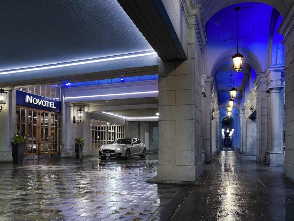 Novotel Toronto Centre 36/74