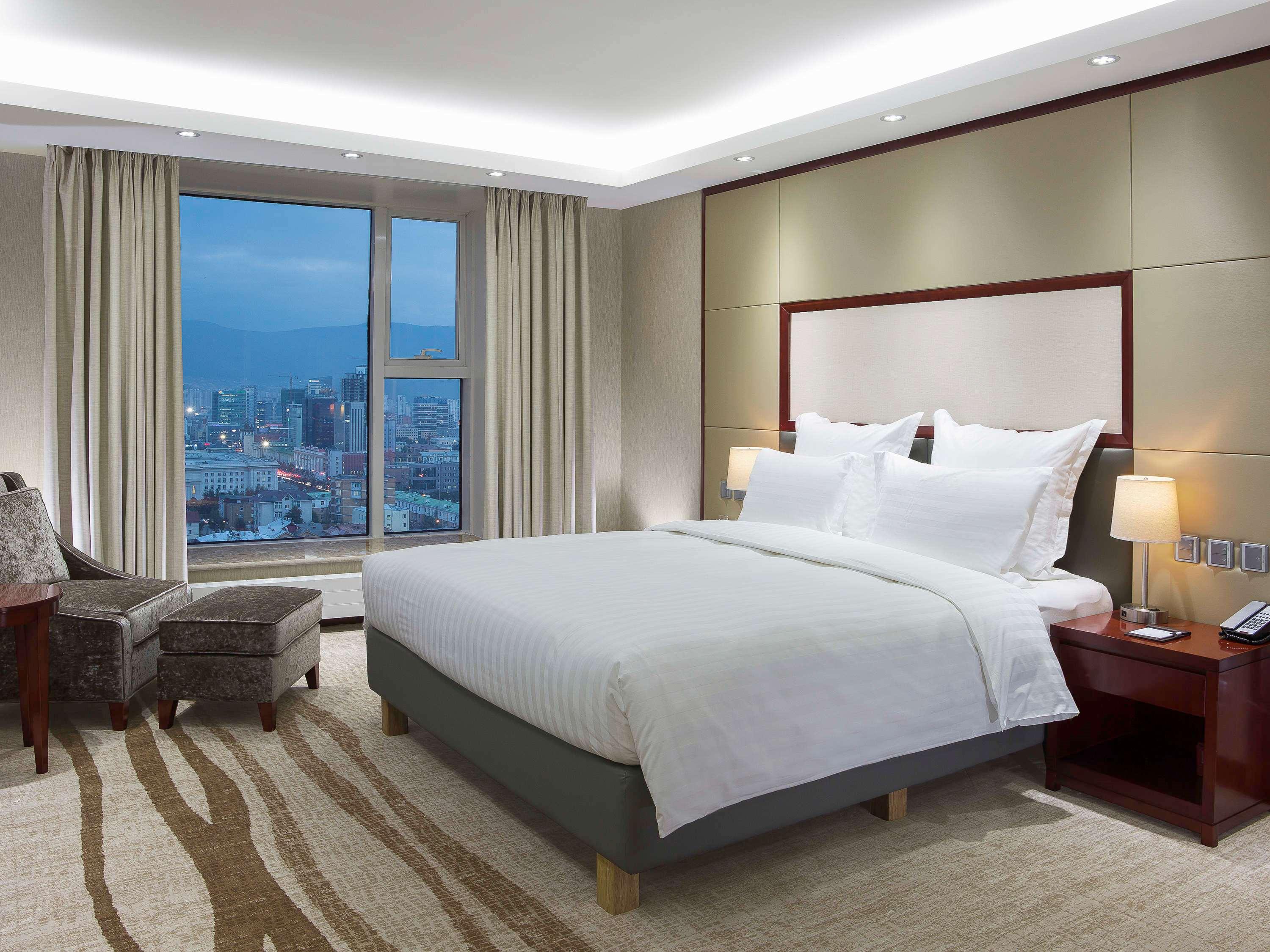Superior, Suite, King Bed, City View