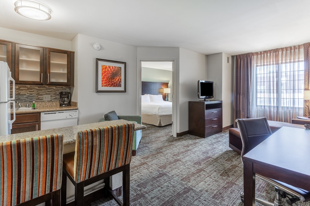 Staybridge Suites Davenport 47/64