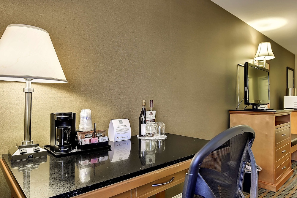 Best Western Plus Osoyoos Hotel And Suites 46/50