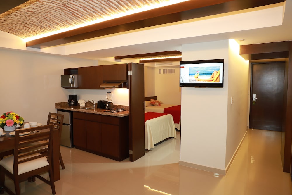 Suites Las Flores Beach Mazatlan 6/50