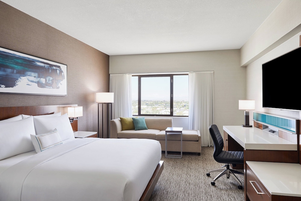 Room at Delta Hotels Phoenix Mesa, MESA - AZ