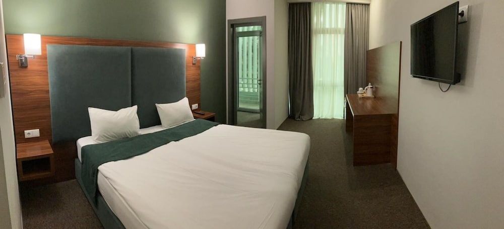 Green Tower Hotel 12/50