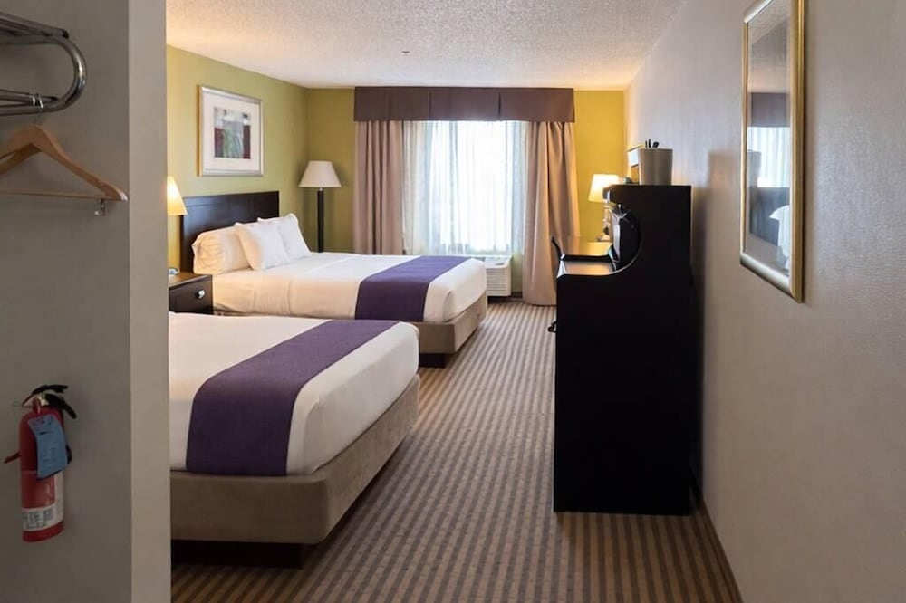 Holiday Inn Express Kalamazoo 17/47