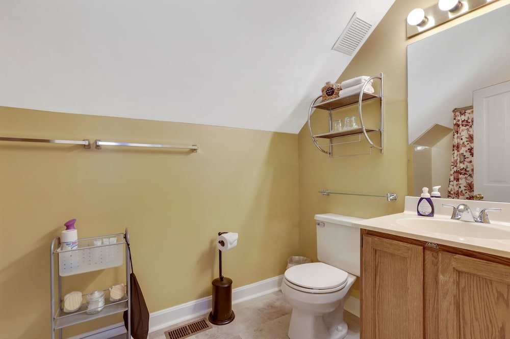 50 Lincoln Short North Bed and Breakfast 68/71