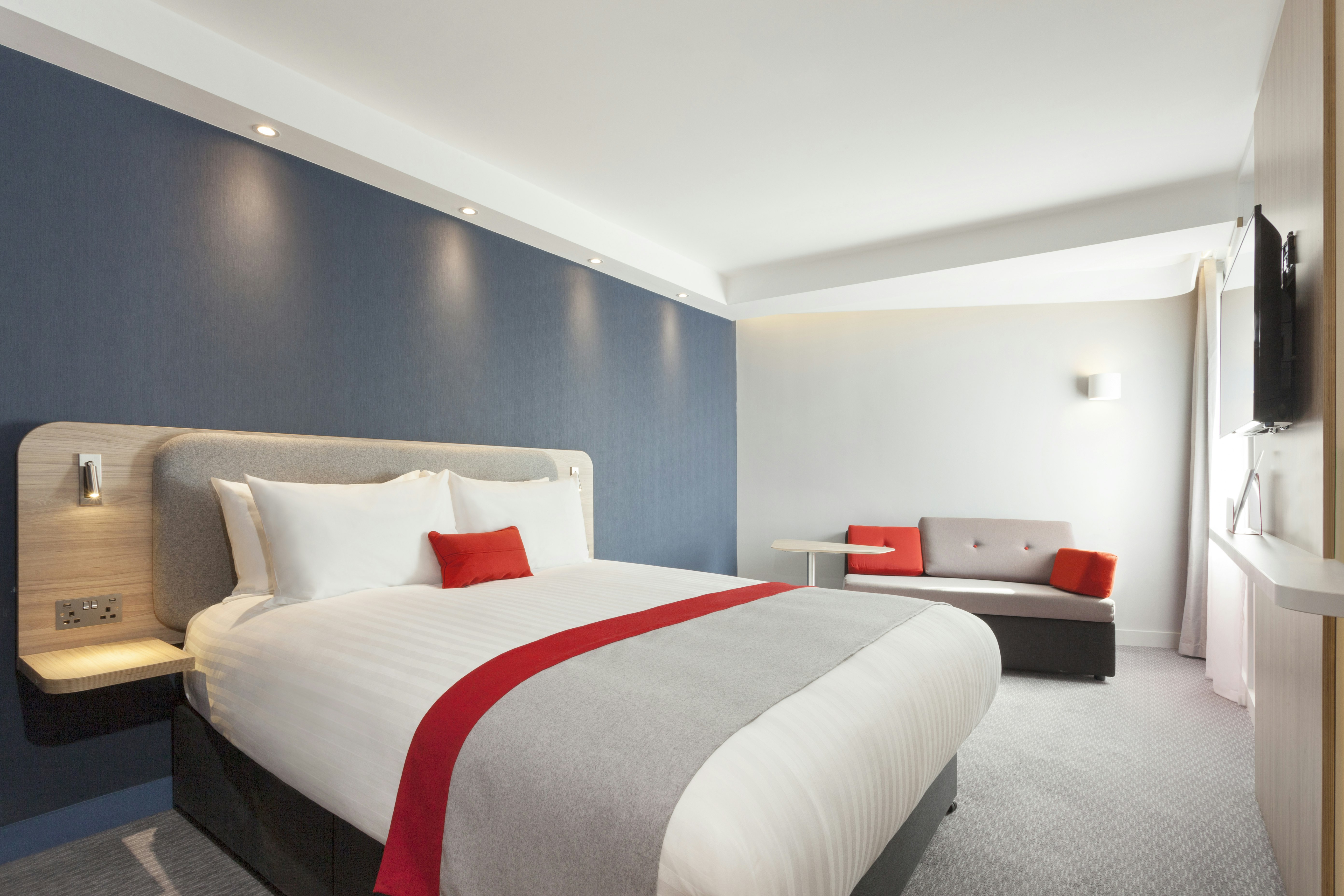 Holiday Inn Express St. Albans - M25, Jct.22 11/76