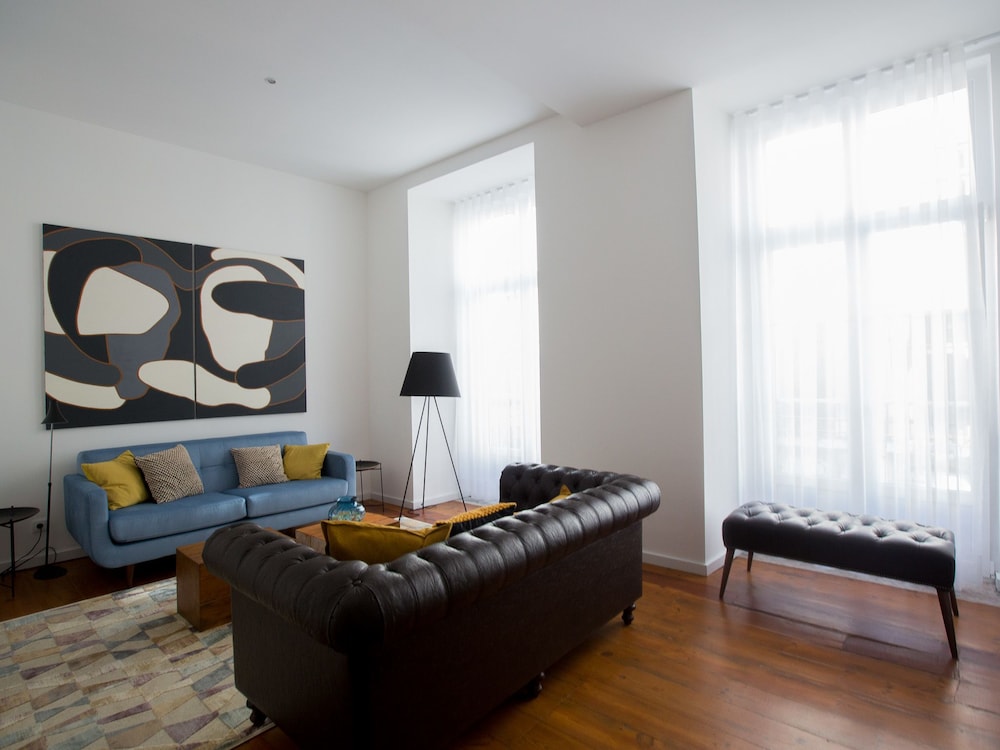 The 8 Downtown Suites 37/67
