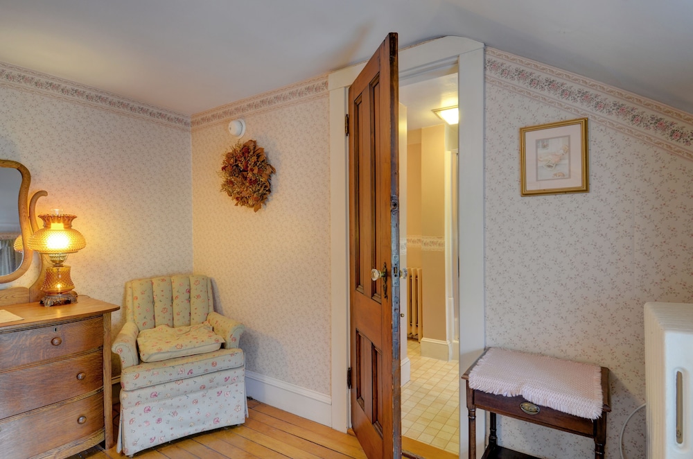 Melville House Newport 19/23