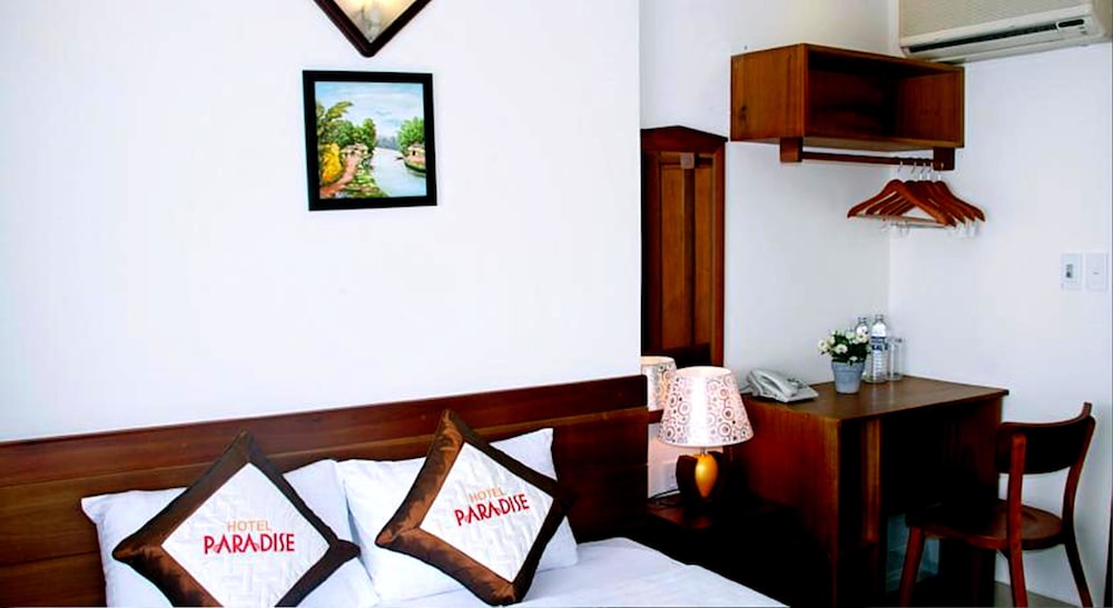 Paradise Hotel 18/28