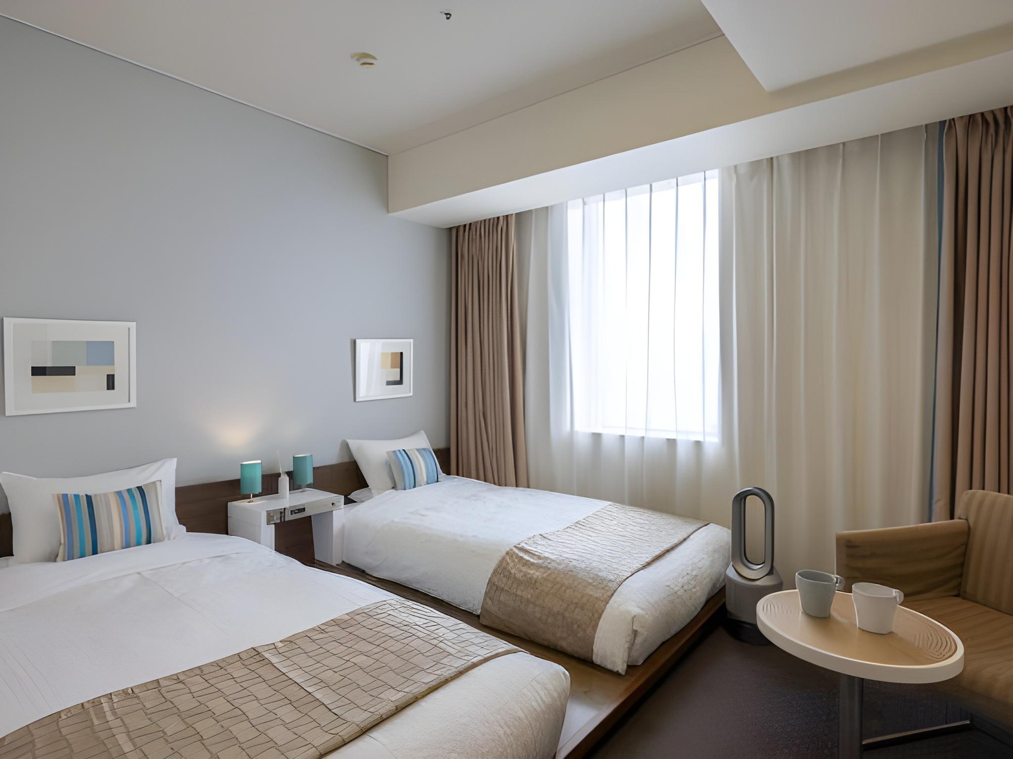 Ladies, Twin Beds