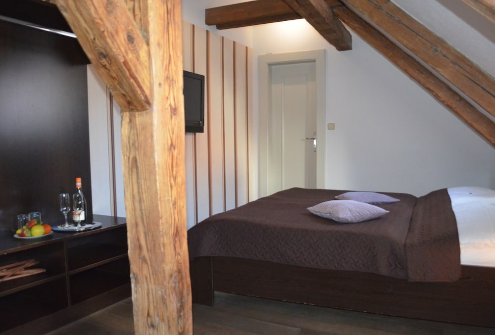 HOTEL PEREGRIN 29/72