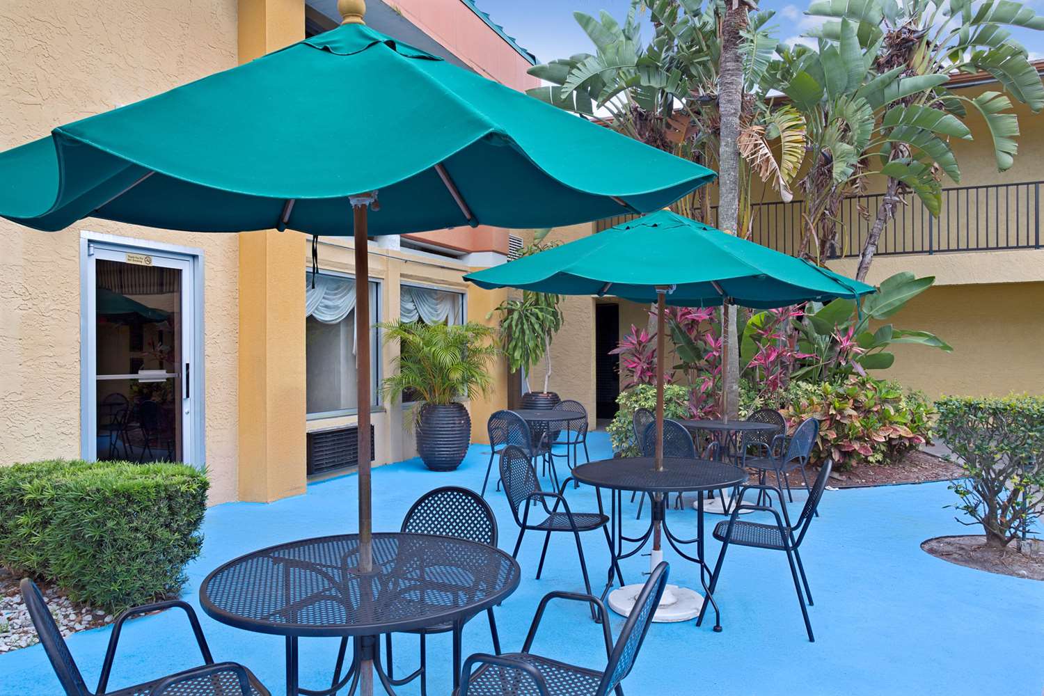 Garnet Inn and Suites Orlando 20/24