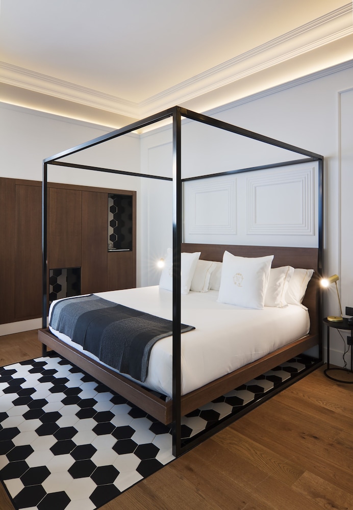 Hotel One Shot Reina Victoria 8/50